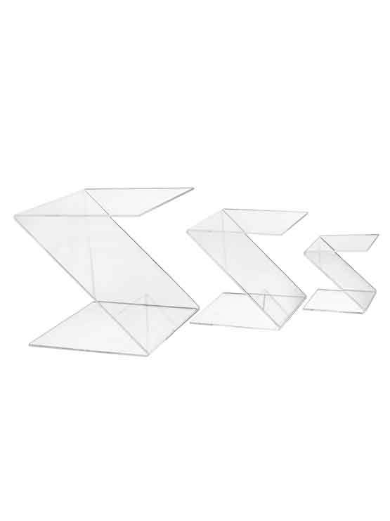 En la sub-categoría expositor dentro de nuestra categoría metacrilatos de nuestra tienda online, hay entre quince y veinte referencias distintas diseñadas especialmente para exposición de productos concretos aunque algunos de ellos permiten ser utilizados para destacar gran cantidad de productos diversos. Si deseas comprar el expositor de producto ideal para tu necesidad, echa un vistazo a los productos de la categoría y si no encuentras lo que buscas, ponte en contacto con nosotros y consúltanos. Te ayudamos a elegir la mejor opción.
