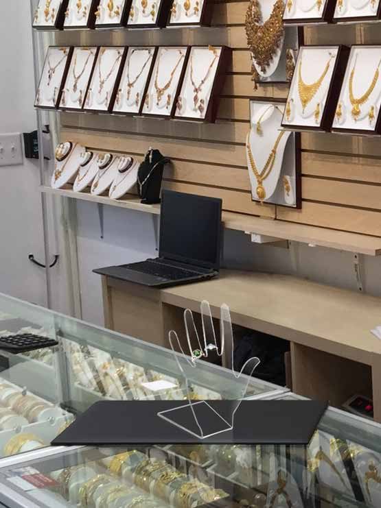 Expositor de metacrilato para Anillos 2019