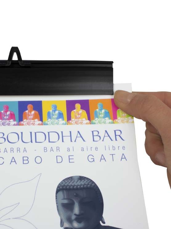 Porta Cartel modelo StrongClip ejemplo colocacion