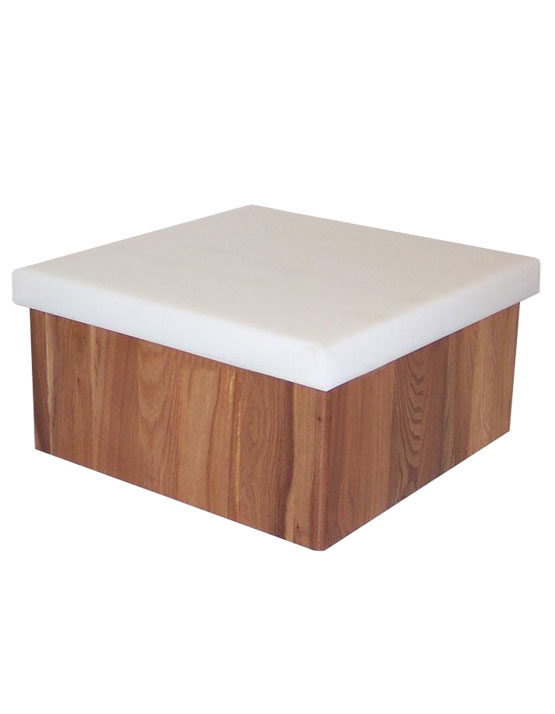 Maza de madera y tabla de polietileno blanco